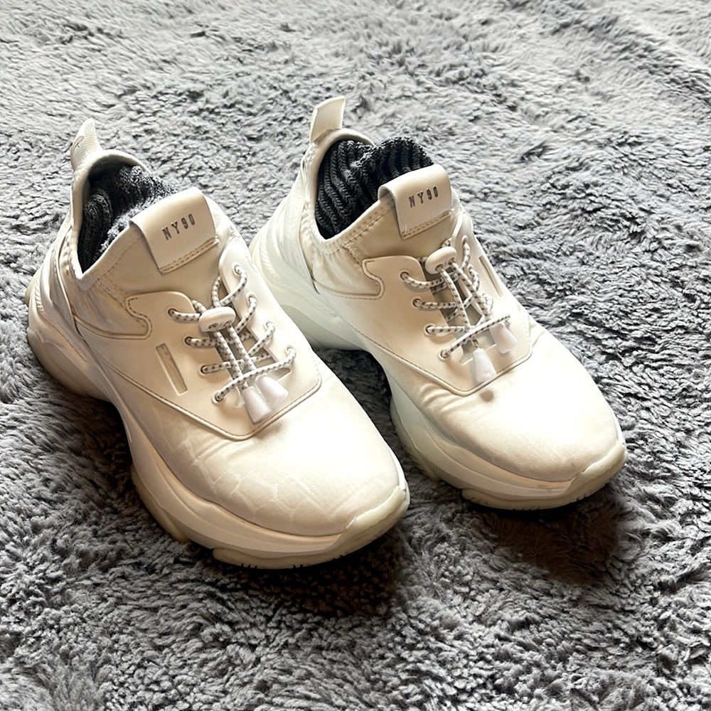 NY90